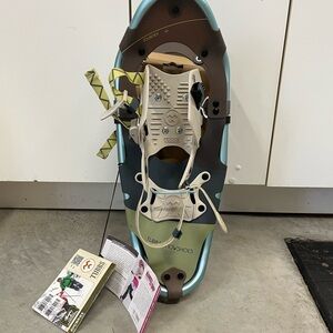 NWT Tubbs Snowshoes, Journey 21 inches for Women